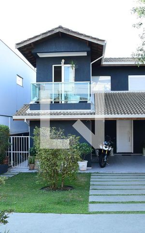 Casa de condomínio para alugar com 330m², 4 quartos e 4 vagasFachada