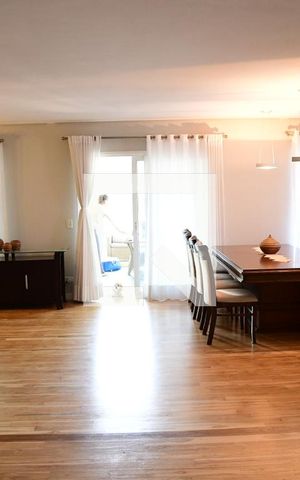 Casa de condomínio para alugar com 330m², 4 quartos e 4 vagasSala