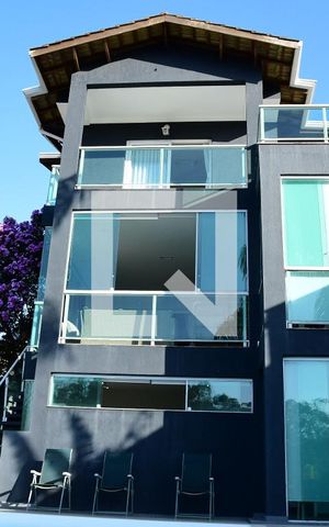 Casa de condomínio para alugar com 330m², 4 quartos e 4 vagasFundos