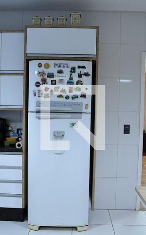 Casa de condomínio para alugar com 330m², 4 quartos e 4 vagasCozinha