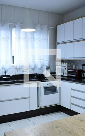 Casa de condomínio para alugar com 330m², 4 quartos e 4 vagasCozinha