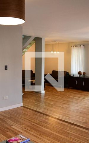 Casa de condomínio para alugar com 330m², 4 quartos e 4 vagasSala