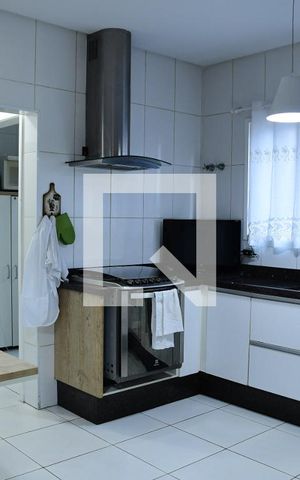 Casa de condomínio para alugar com 330m², 4 quartos e 4 vagasCozinha