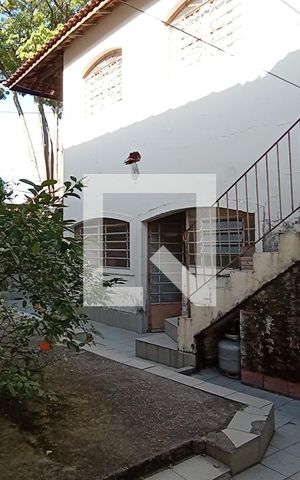 Casa à venda com 370m², 4 quartos e 4 vagas Casa à venda com 370m², 4 quartos e 4 vagasQuintal