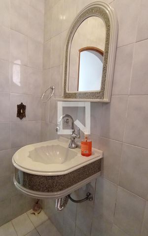 Casa à venda com 370m², 4 quartos e 4 vagas Casa à venda com 370m², 4 quartos e 4 vagaslavabo