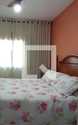 Casa à venda com 370m², 4 quartos e 4 vagas Casa à venda com 370m², 4 quartos e 4 vagasQuarto Suíte