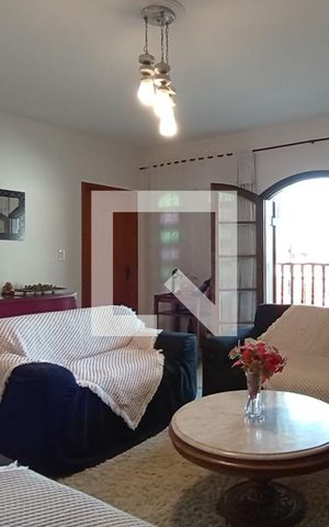 Casa à venda com 370m², 4 quartos e 4 vagas Casa à venda com 370m², 4 quartos e 4 vagasSala de Estar
