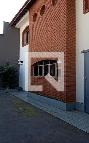 Casa à venda com 370m², 4 quartos e 4 vagas Casa à venda com 370m², 4 quartos e 4 vagasQuintal