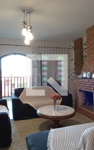 Casa à venda com 370m², 4 quartos e 4 vagas Casa à venda com 370m², 4 quartos e 4 vagasSala de Estar