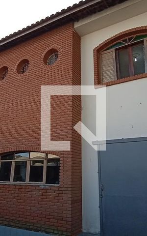 Casa à venda com 370m², 4 quartos e 4 vagas Casa à venda com 370m², 4 quartos e 4 vagasQuintal