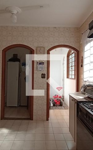 Casa à venda com 370m², 4 quartos e 4 vagas Casa à venda com 370m², 4 quartos e 4 vagasCozinha