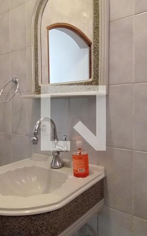 Casa à venda com 370m², 4 quartos e 4 vagas Casa à venda com 370m², 4 quartos e 4 vagaslavabo