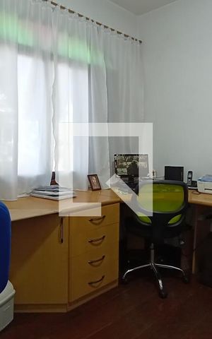 Casa à venda com 370m², 4 quartos e 4 vagas Casa à venda com 370m², 4 quartos e 4 vagasQuarto 1