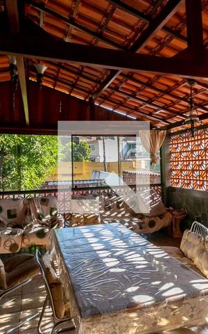 Casa à venda com 372m², 3 quartos e 3 vagas Casa à venda com 372m², 3 quartos e 3 vagasVaranda