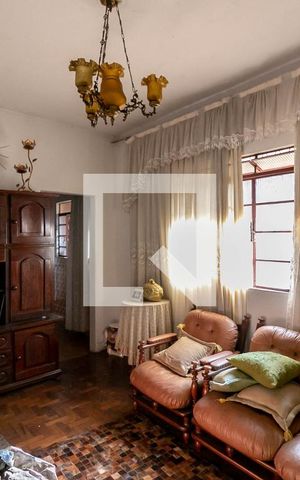 Casa à venda com 372m², 3 quartos e 3 vagas Casa à venda com 372m², 3 quartos e 3 vagasSala