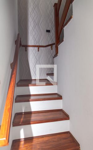 Casa à venda com 380m², 3 quartos e 2 vagasEscada