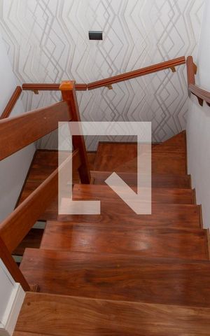 Casa à venda com 380m², 3 quartos e 2 vagasEscada