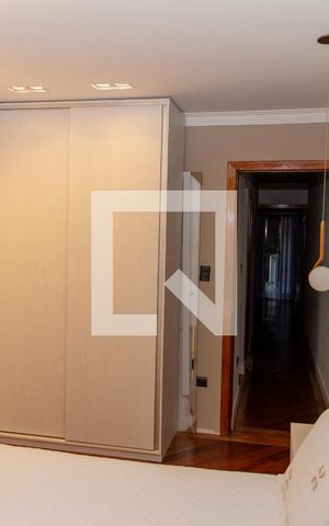 Casa à venda com 380m², 3 quartos e 2 vagasQuarto Suíte 1