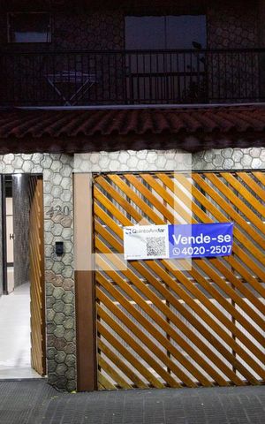 Casa à venda com 380m², 3 quartos e 2 vagasFachada