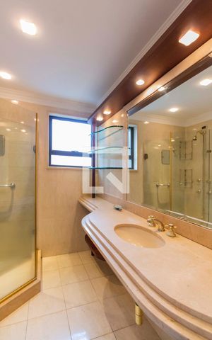Apartamento para alugar com 224m², 3 quartos e 2 vagas Apartamento para alugar com 224m², 3 quartos e 2 vagasBanheiro da Suíte