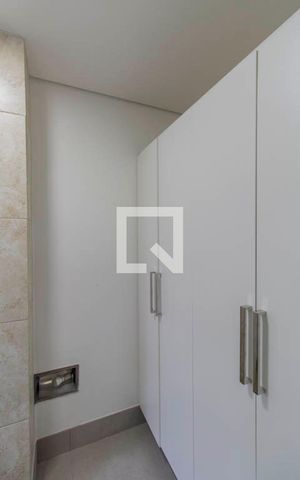 Casa à venda com 300m², 3 quartos e 6 vagas Casa à venda com 300m², 3 quartos e 6 vagasÁrea de Serviço