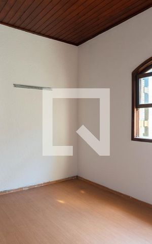 Casa à venda com 200m², 3 quartos e 2 vagas Casa à venda com 200m², 3 quartos e 2 vagasQuarto 3