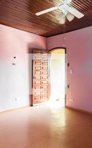 Casa à venda com 200m², 3 quartos e 2 vagas Casa à venda com 200m², 3 quartos e 2 vagasQuarto 2