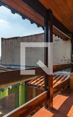 Casa à venda com 200m², 3 quartos e 2 vagas Casa à venda com 200m², 3 quartos e 2 vagasVaranda