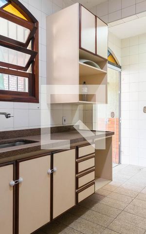 Casa à venda com 200m², 3 quartos e 2 vagas Casa à venda com 200m², 3 quartos e 2 vagasCozinha