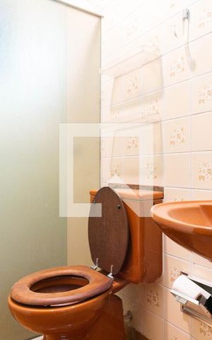 Casa à venda com 200m², 3 quartos e 2 vagas Casa à venda com 200m², 3 quartos e 2 vagasBanheiro