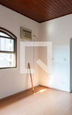 Casa à venda com 200m², 3 quartos e 2 vagas Casa à venda com 200m², 3 quartos e 2 vagasQuarto 3