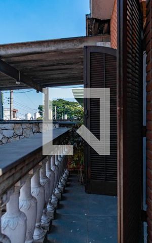 Casa à venda com 200m², 3 quartos e 2 vagas Casa à venda com 200m², 3 quartos e 2 vagasVaranda