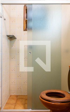 Casa à venda com 200m², 3 quartos e 2 vagas Casa à venda com 200m², 3 quartos e 2 vagasBanheiro