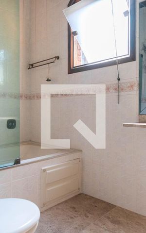 Casa à venda com 200m², 3 quartos e 2 vagas Casa à venda com 200m², 3 quartos e 2 vagasBanheiro