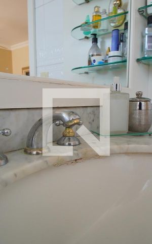 Apartamento à venda com 252m², 4 quartos e 4 vagasBanheiro da Suíte