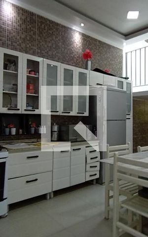 Casa à venda com 250m², 3 quartos e 6 vagas Casa à venda com 250m², 3 quartos e 6 vagasCozinha