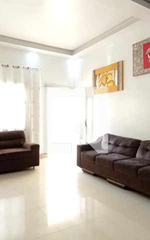 Casa à venda com 250m², 3 quartos e 6 vagas Casa à venda com 250m², 3 quartos e 6 vagasSala
