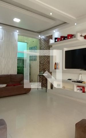 Casa à venda com 250m², 3 quartos e 6 vagas Casa à venda com 250m², 3 quartos e 6 vagasSala