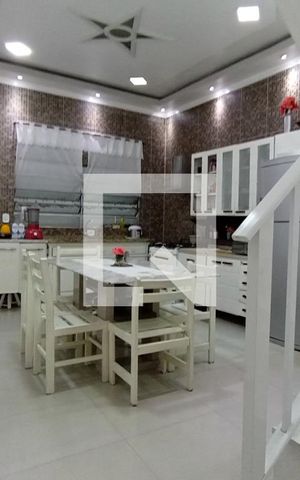 Casa à venda com 250m², 3 quartos e 6 vagas Casa à venda com 250m², 3 quartos e 6 vagasCozinha