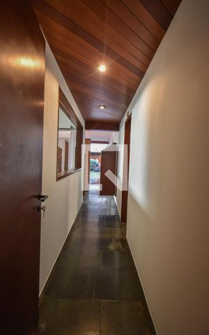 Casa à venda com 281m², 3 quartos e 2 vagasCorredor 