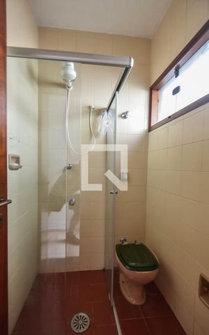 Casa à venda com 281m², 3 quartos e 2 vagasBanheiro de Serviços 