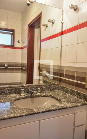 Casa à venda com 281m², 3 quartos e 2 vagasBanheiro Suíte 02