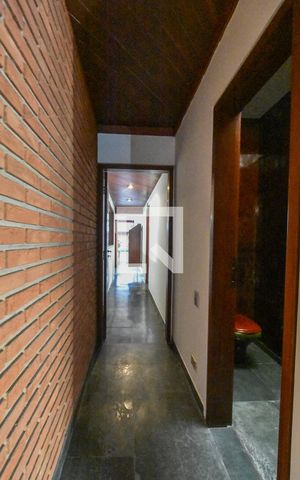 Casa à venda com 281m², 3 quartos e 2 vagasCorredor 