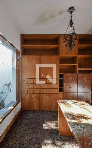 Casa à venda com 281m², 3 quartos e 2 vagasEscritório 