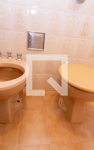 Casa à venda com 300m², 3 quartos e 3 vagas Casa à venda com 300m², 3 quartos e 3 vagasDetalhe do banheiro