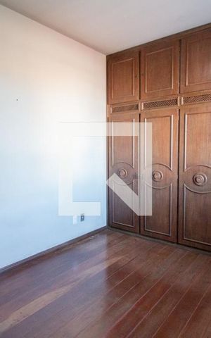 Casa à venda com 300m², 3 quartos e 3 vagas Casa à venda com 300m², 3 quartos e 3 vagasQuarto Suíte