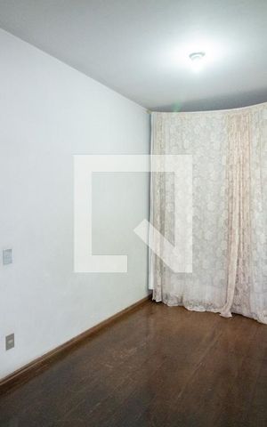 Casa à venda com 300m², 3 quartos e 3 vagas Casa à venda com 300m², 3 quartos e 3 vagasSala de TV