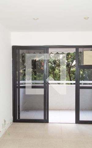 Apartamento à venda com 74m², 2 quartos e 1 vaga Apartamento à venda com 74m², 2 quartos e 1 vagaSala
