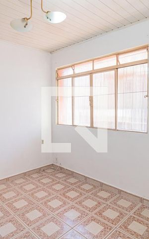 Casa à venda com 85m², 2 quartos e sem vaga Casa à venda com 85m², 2 quartos e sem vagaSala