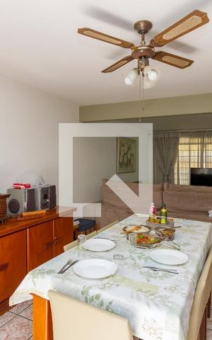 Casa à venda com 167m², 3 quartos e 5 vagas Casa à venda com 167m², 3 quartos e 5 vagasSala